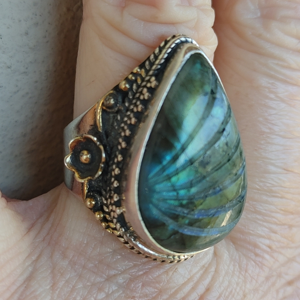 Carved Labradorite Gemstone Ring in 925 Sterling Silver (9) - Picture 2 of 12
